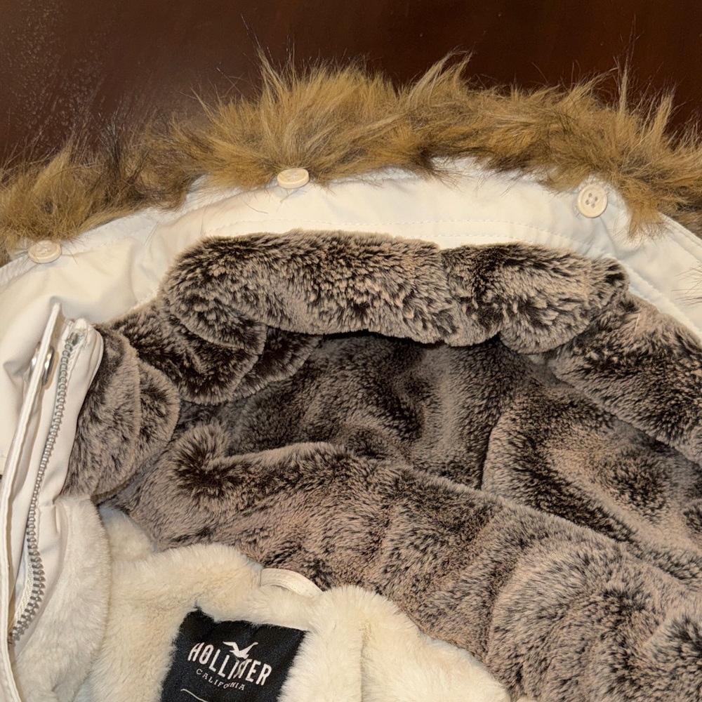 Hollister Cream Bomber Jacket with Faux Fur Hood Sz M - Picture 15 of 16